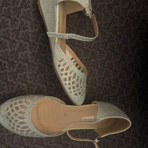Elegant Silver Women's Flats by